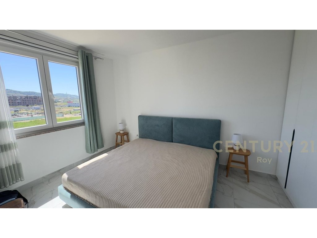 Shitet Apartament 2+1+2t+Post PARKIMI,PRANE Hotel Flower