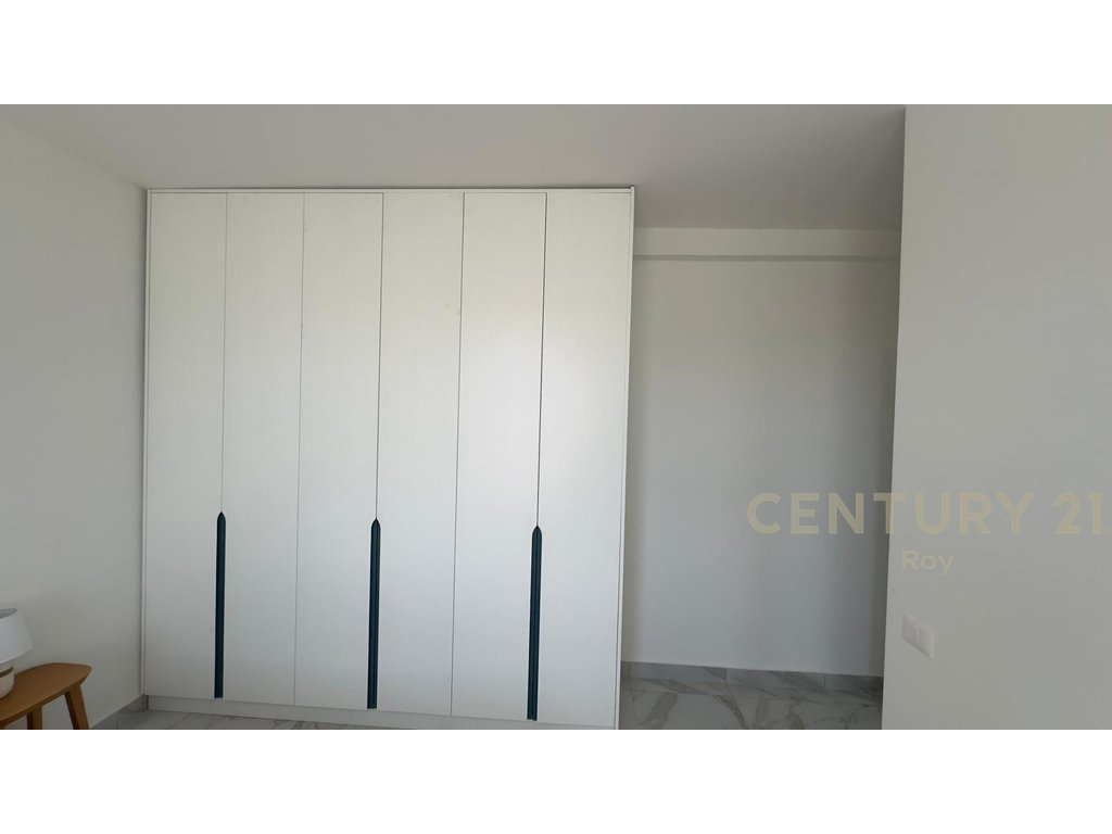 Shitet Apartament 2+1+2t+Post PARKIMI,PRANE Hotel Flower