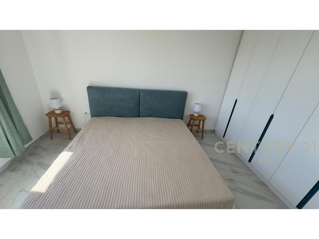 Shitet Apartament 2+1+2t+Post PARKIMI,PRANE Hotel Flower