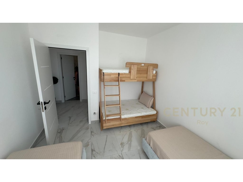 Shitet Apartament 2+1+2t+Post PARKIMI,PRANE Hotel Flower