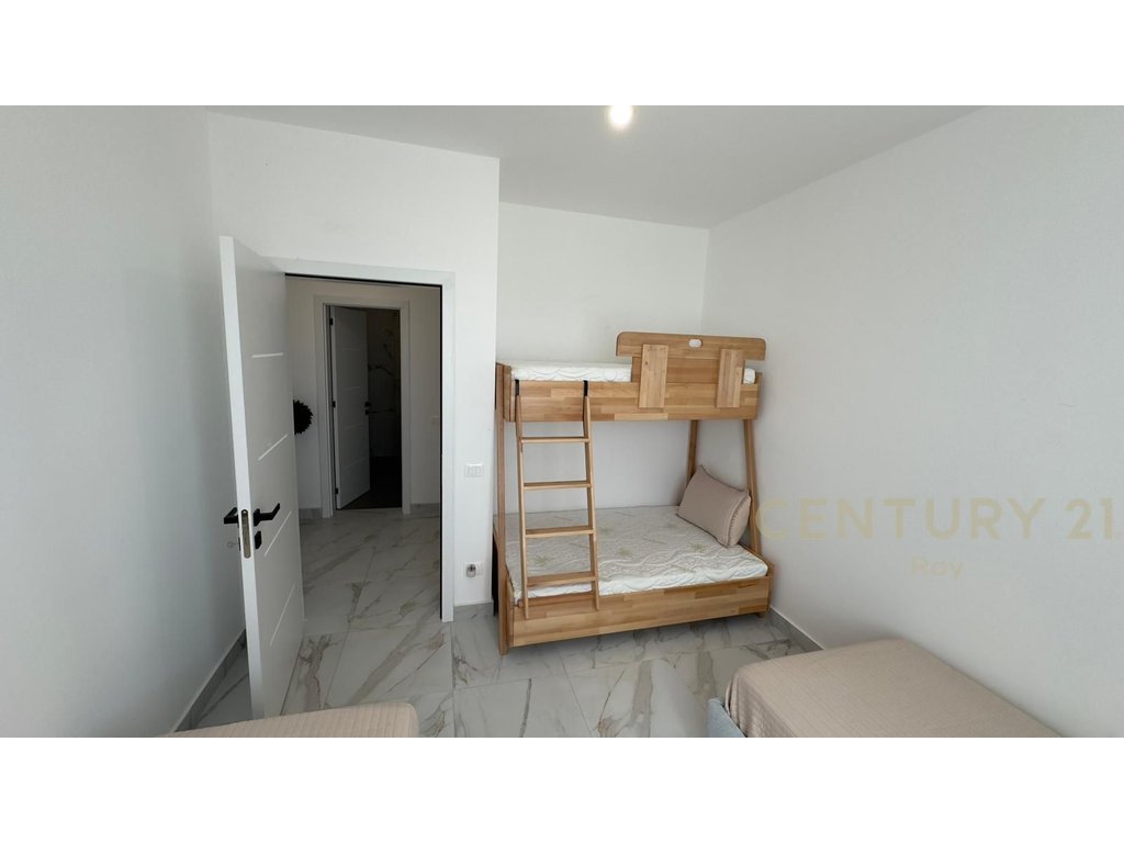 Shitet Apartament 2+1+2t+Post PARKIMI,PRANE Hotel Flower