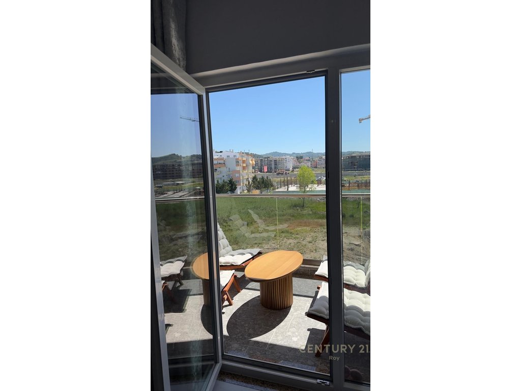 Shitet Apartament 2+1+2t+Post PARKIMI,PRANE Hotel Flower
