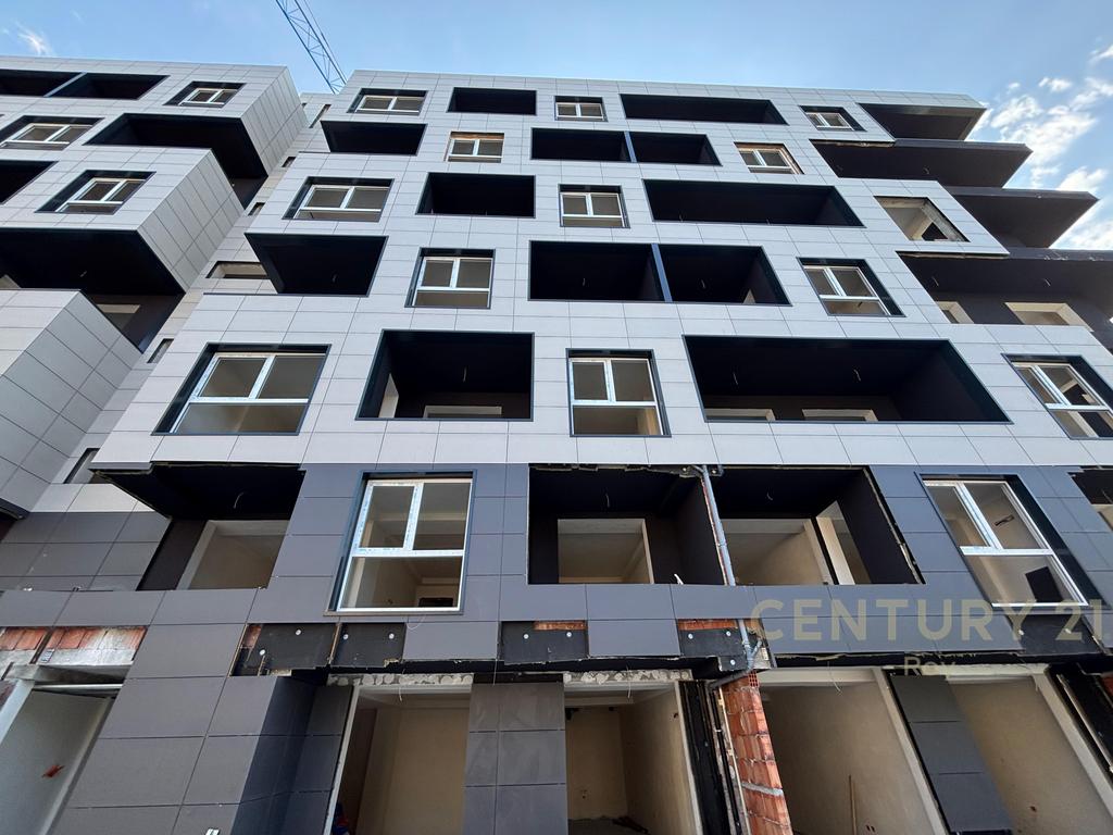 For Sale 2+1 Apartment with Sea View in the "Montevideo" Residence in Mali Robit. Payment by Installments Possible