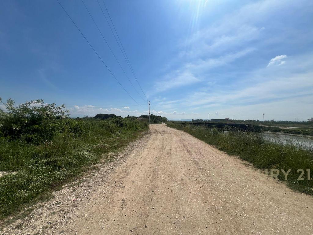 Land for Sale in the Rinia Sector - Ideal Investment Opportunity