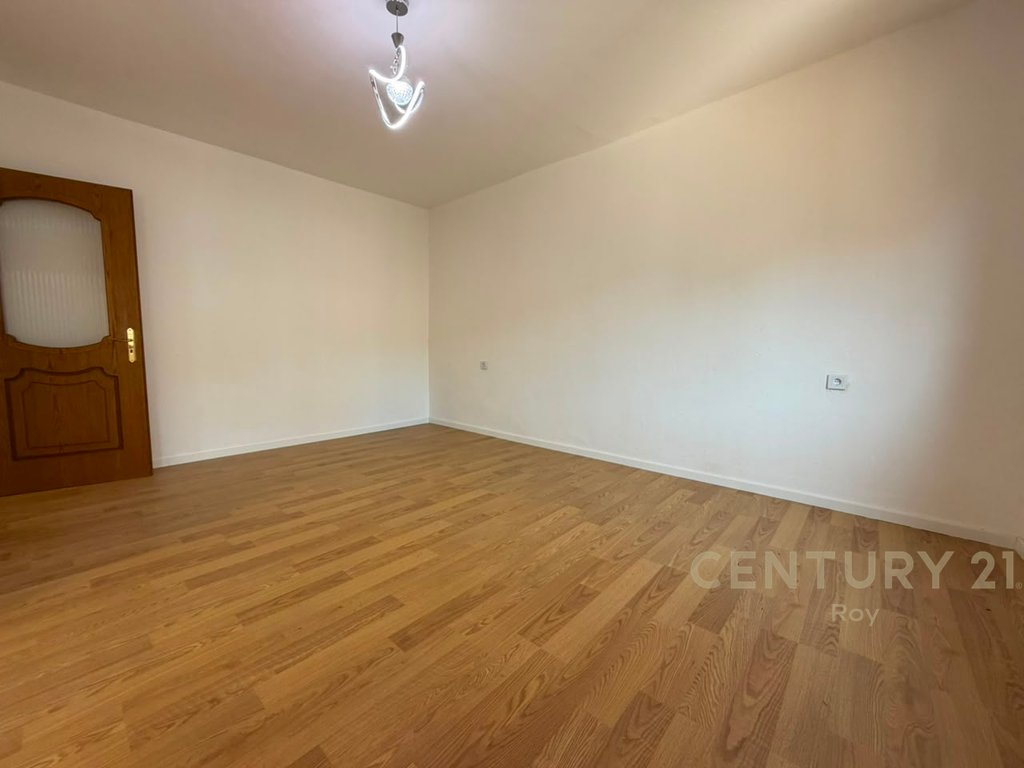 Apartment 1+1 for Sale in the Center of Kavaje (2/13)