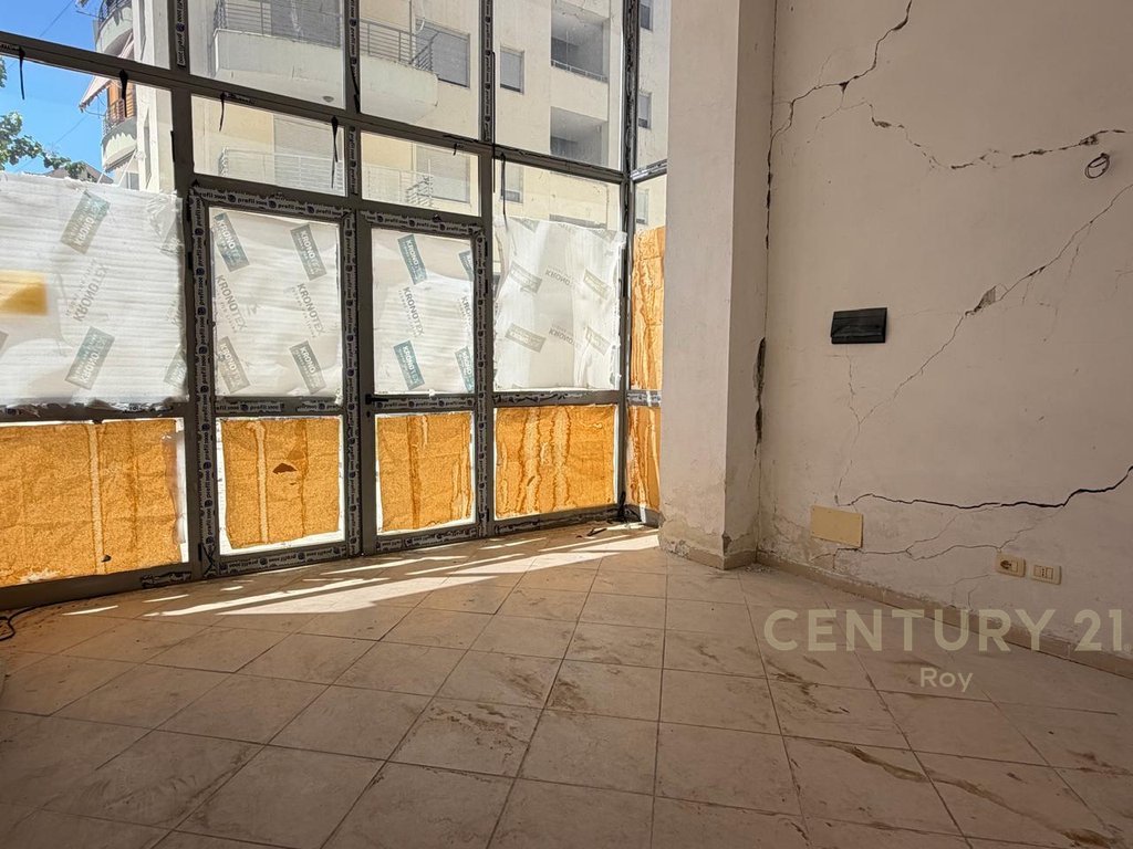 Multifunctional Unit for Sale in Golem (3/7)