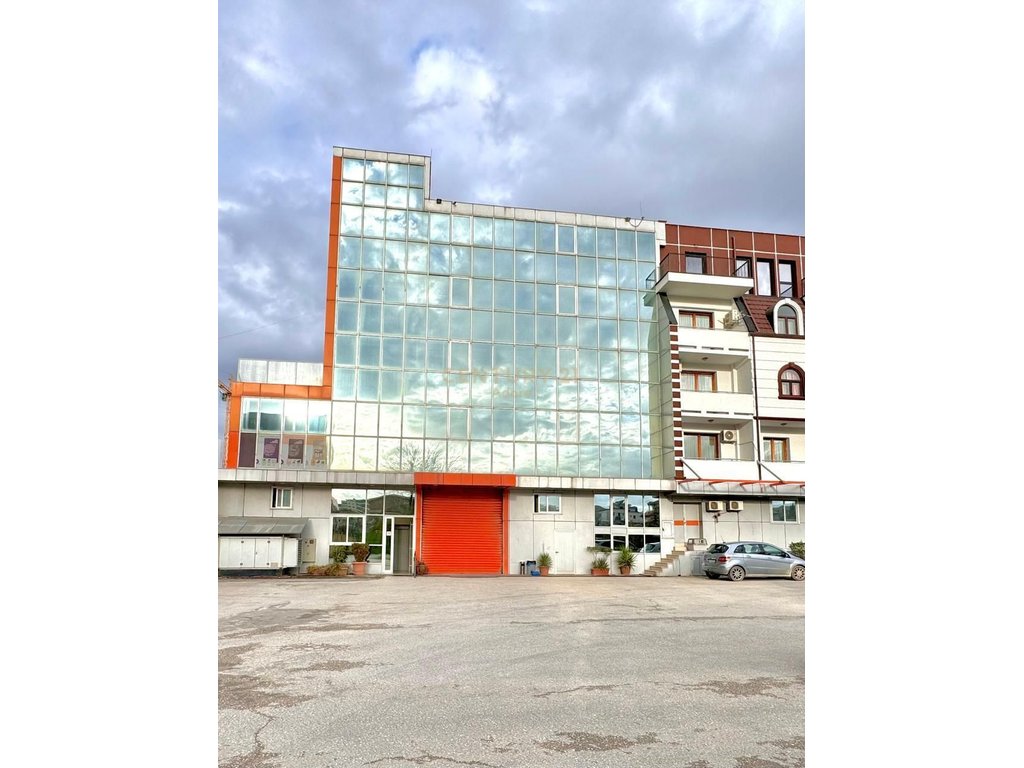 Business building for rent in New Ring!