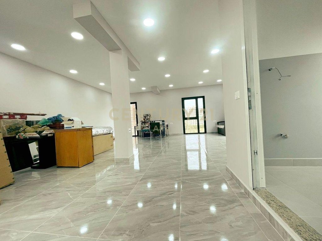Business building for rent in New Ring!