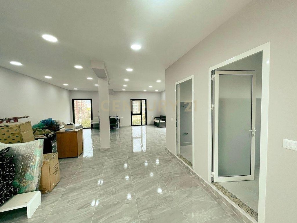 Business building for rent in New Ring!