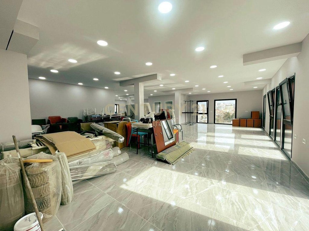 Business building for rent in New Ring!