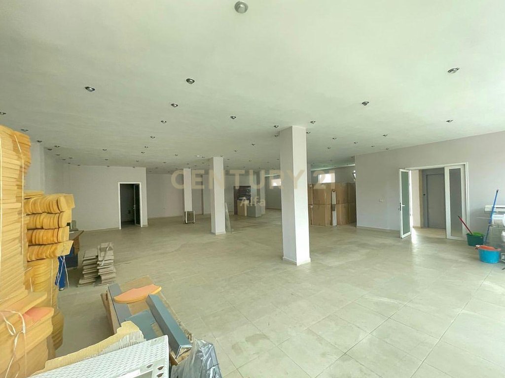 Business building for rent in New Ring!