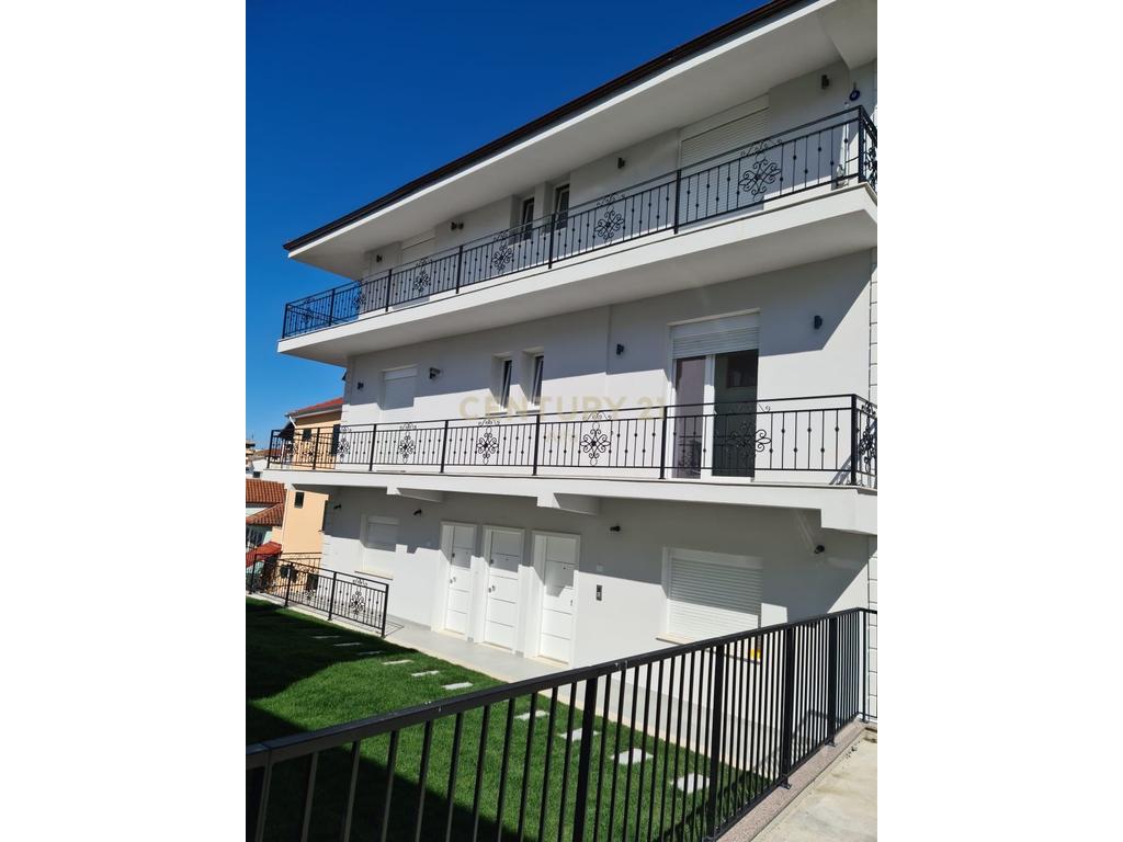 Shitet Vilë 3-Katëshe, Shkozë