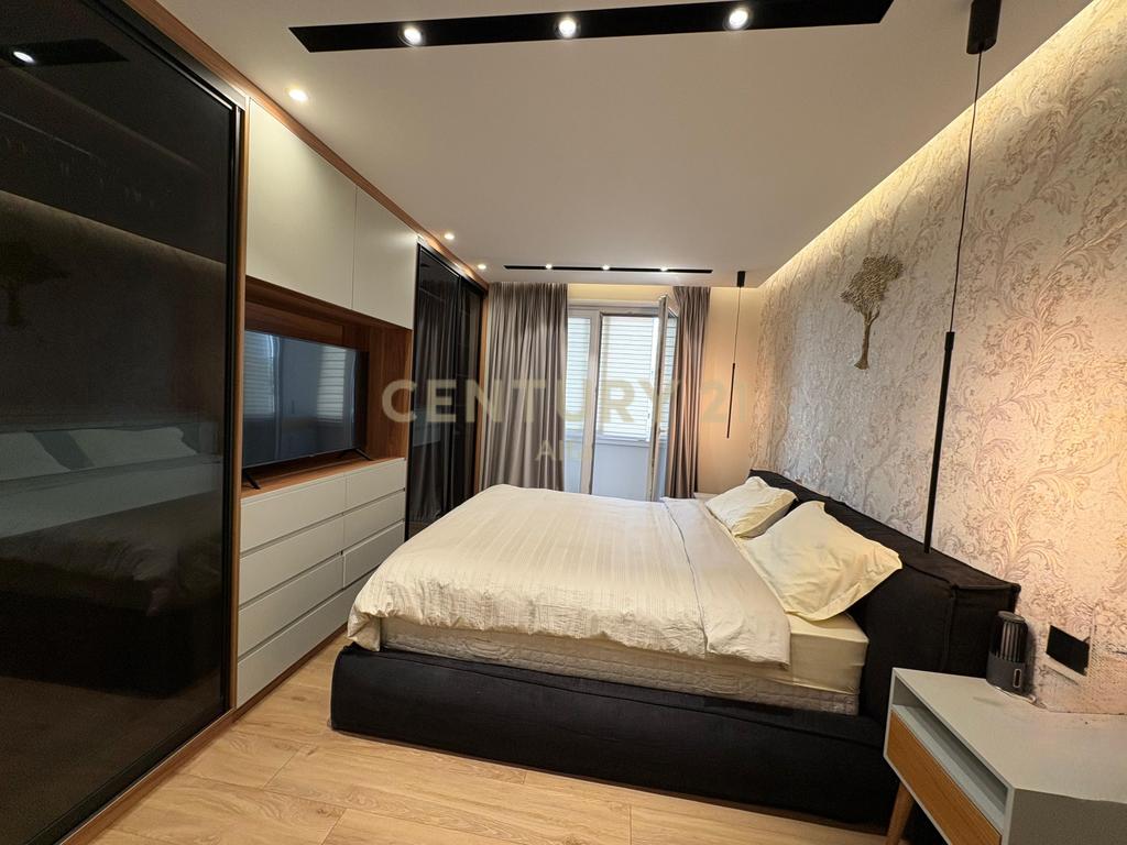 2+1+2 apartment for rent in Shallvaret!