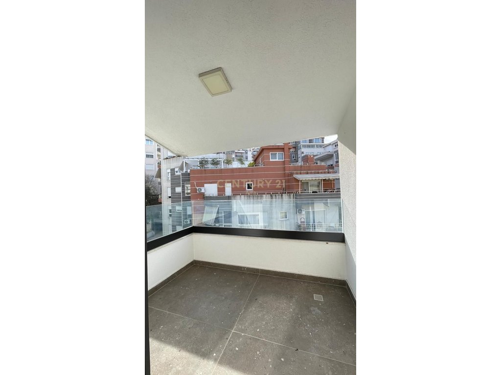 3+1 apartment for rent with veranda, parking space included – new furniture, Botanical Garden!