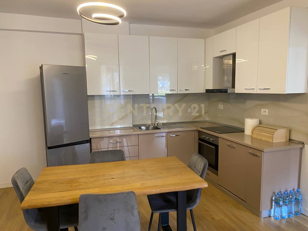 Shitet Apartament 1+ 1 në Shkozë!