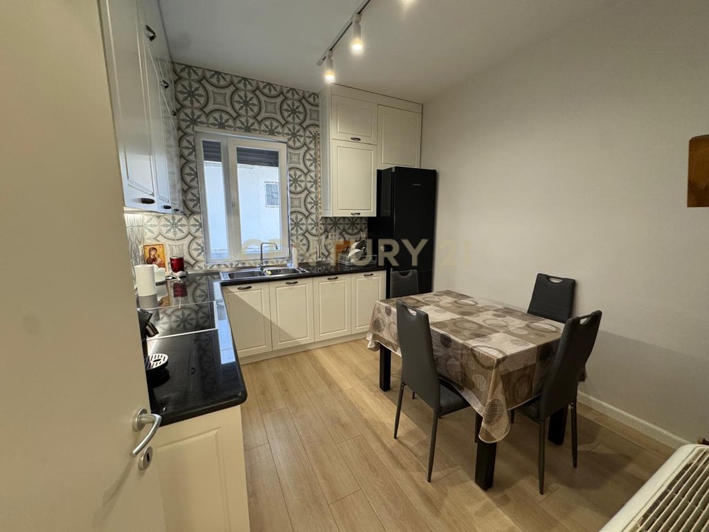 Apartment 2+1+2 for sale near the Botanical Garden (by the Mosque)!