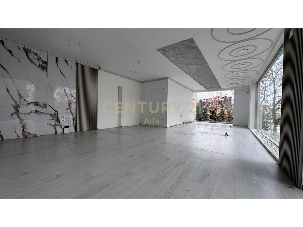 Commercial space available by the street near 21 Dhjetori!