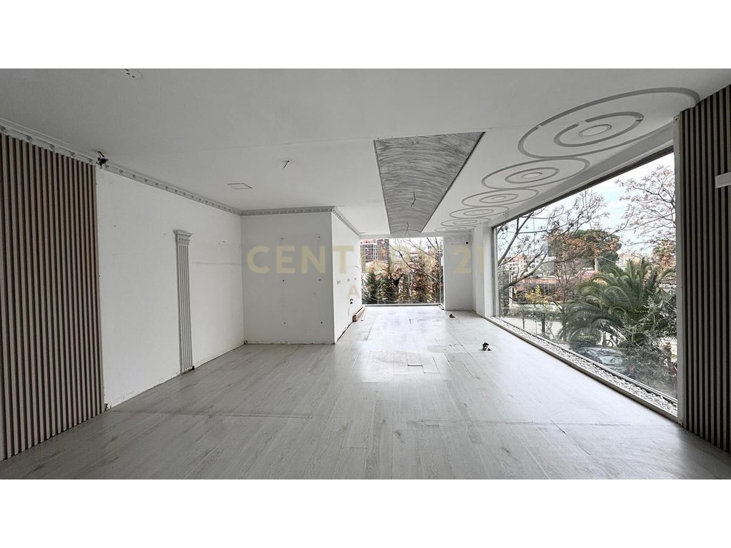 Commercial space available by the street near 21 Dhjetori!