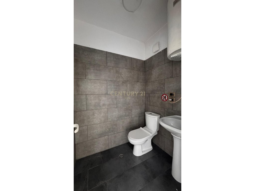 Commercial space available by the street near 21 Dhjetori!