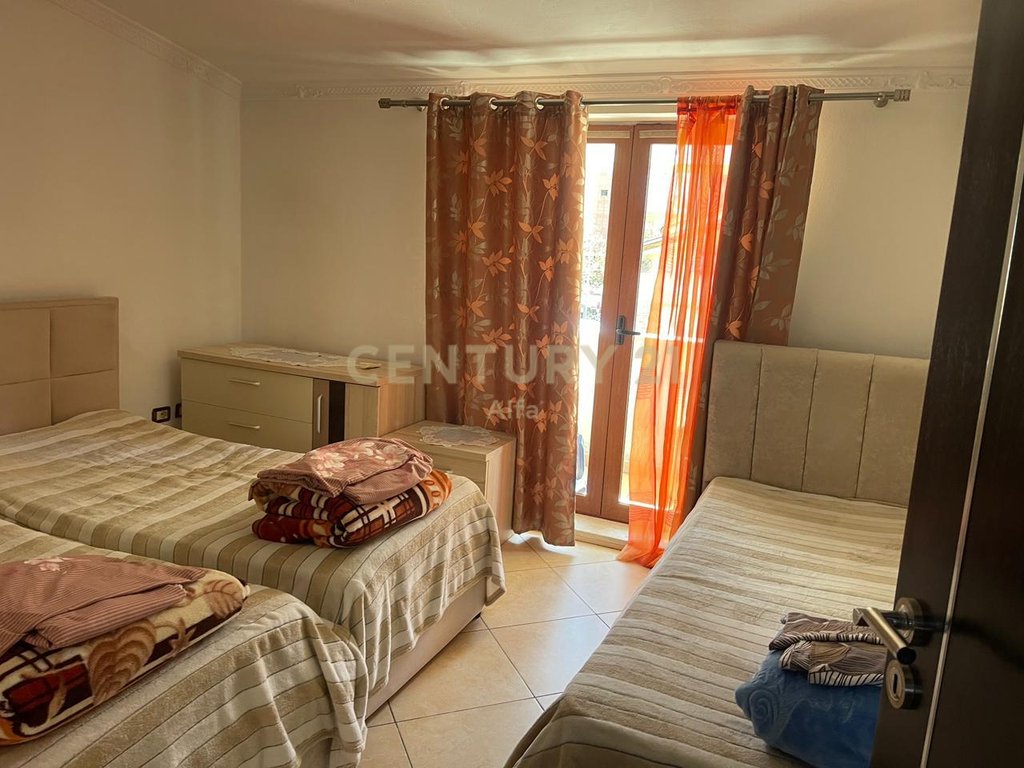 2+1 Apartment for rent near the United School!