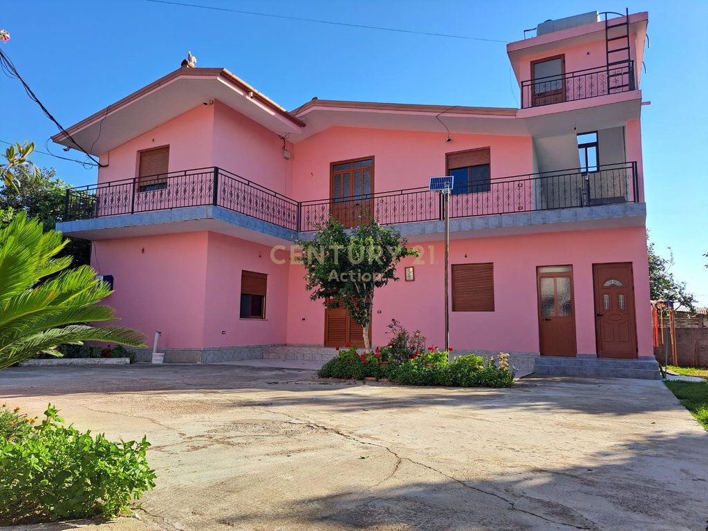 MATCH THREE RESIDENTIAL BUILDINGS AND LAND IN SPILLE-KAVAJE!
