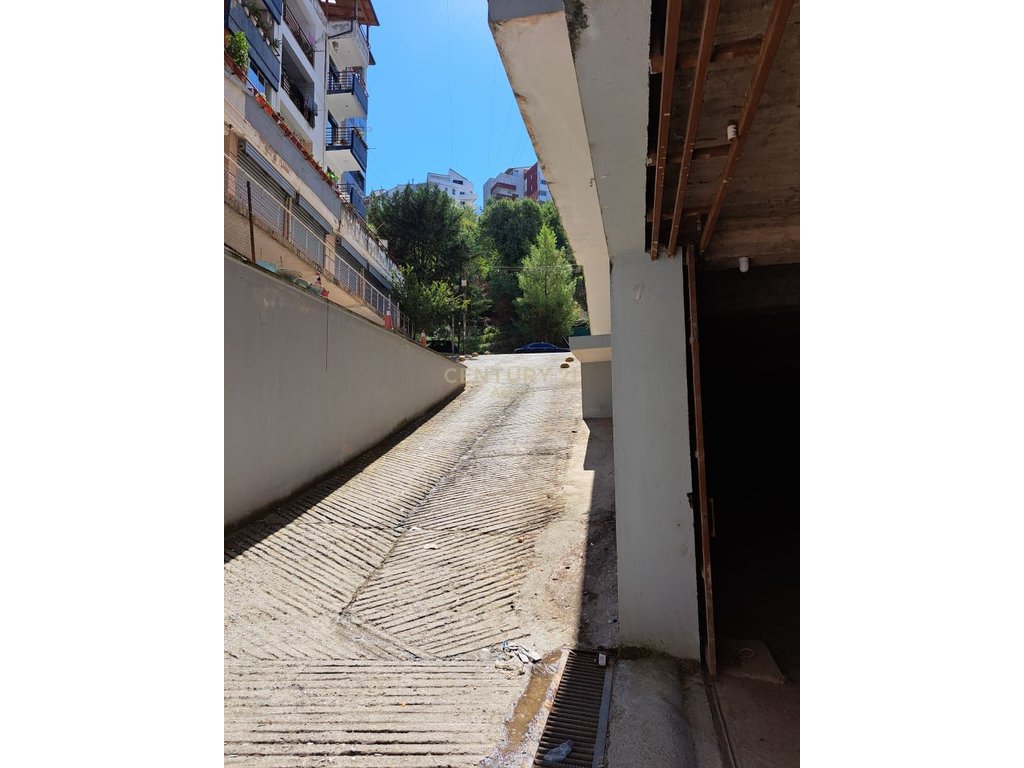 PARKING SPACE FOR RENT - 696M2 IN FRESK!