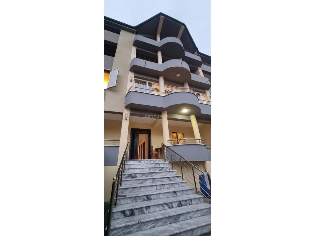 Two floors of a villa in Fresk near the Topi residence are for rent