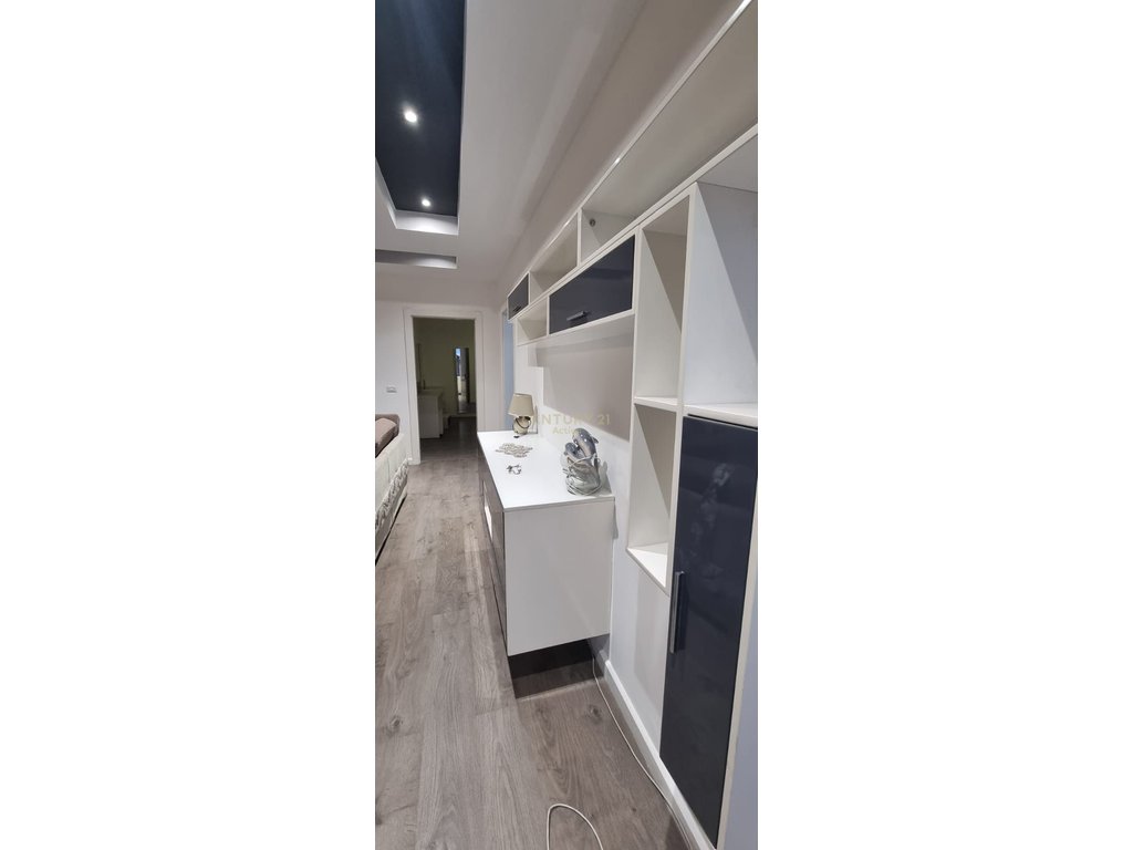 Two floors of a villa in Fresk near the Topi residence are for rent