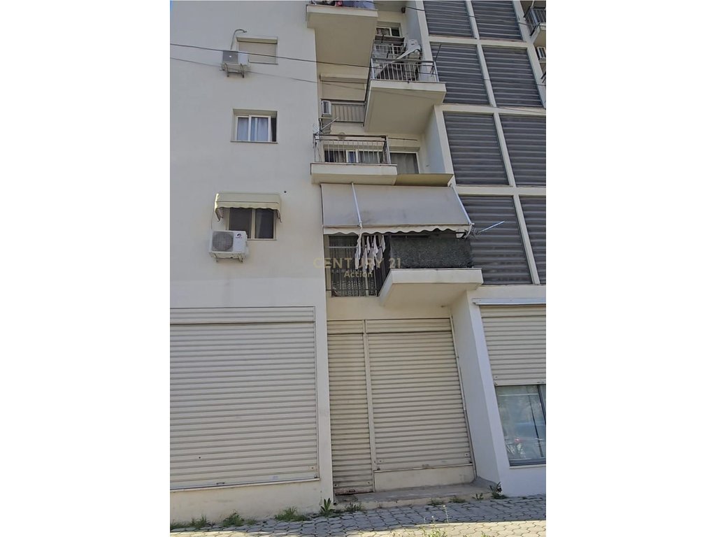 FOR RENT SHOP!