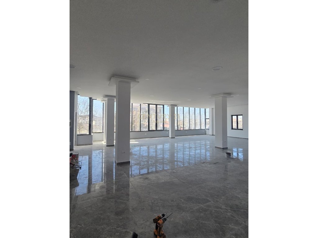 COMMERCIAL SPACE FOR RENT IN KAMEZ!