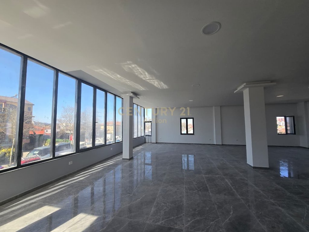COMMERCIAL SPACE FOR RENT IN KAMEZ!