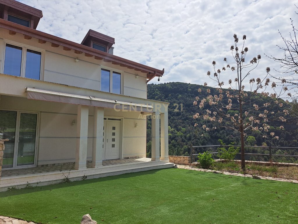 EXCHANGE VILE AND 7000 M2 LAND IN LANABREGAS!
