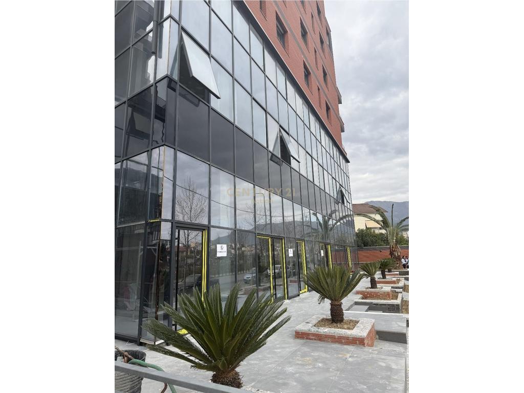 FOR RENT COMMERCIAL UNIT!