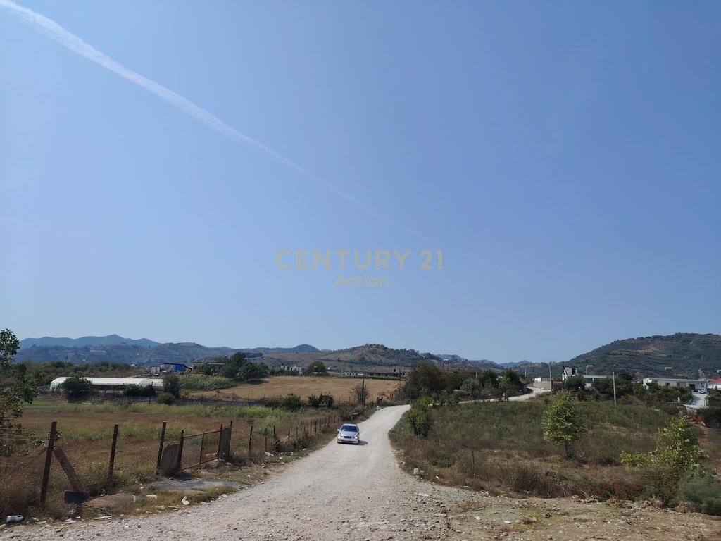 3300 M2 OF LAND FOR SALE IN MENIK-TIRANA!