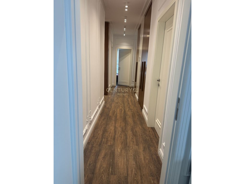 Apartament 3+2 Me Qira në Laprakë, Tiranë - 1500€ | 127 m²!