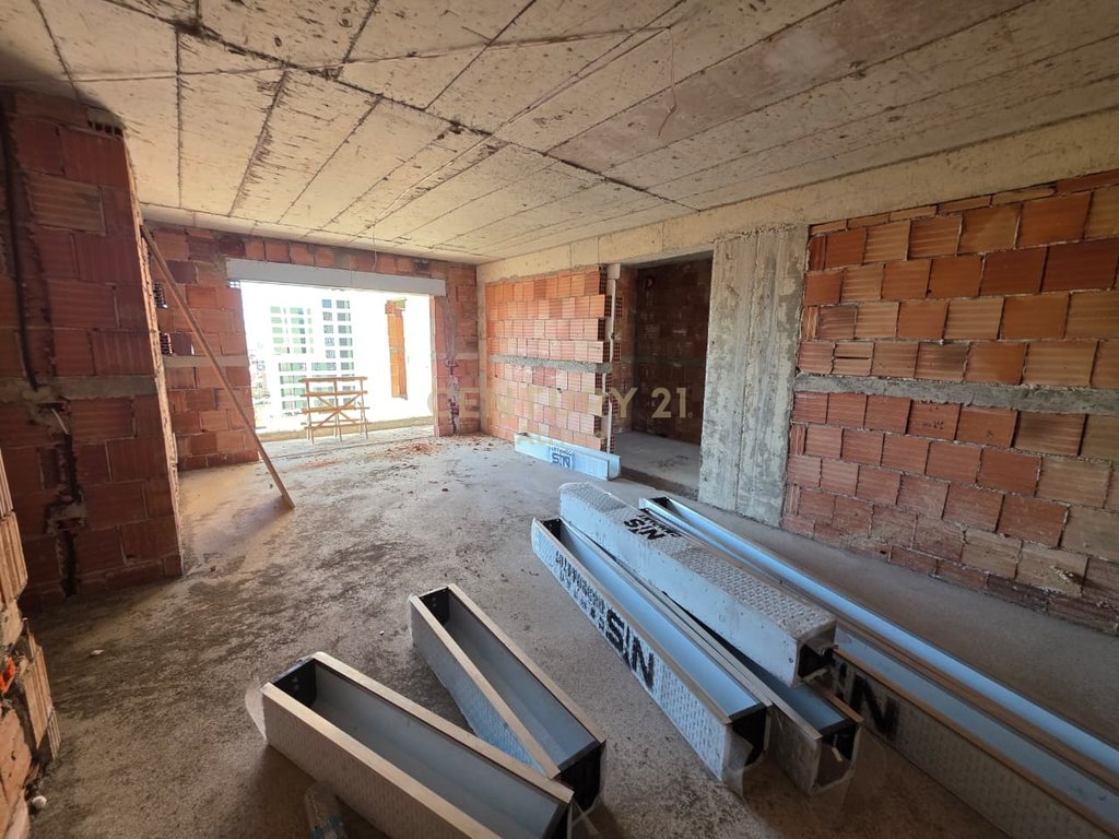 FOR SALE 2+1+2 APARTMENT AT KINOBLOCK IN PORCELAN!