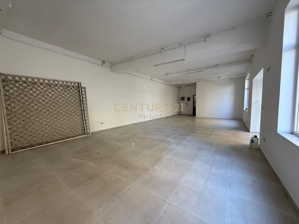 COMMERCIAL SPACE FOR RENT AT THE ELECTRIC MARKET!