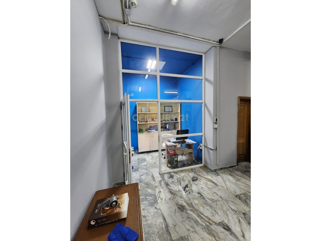 Business premises for sale, on Dritan Hoxha Main Street, Laprakë - 187 m²
