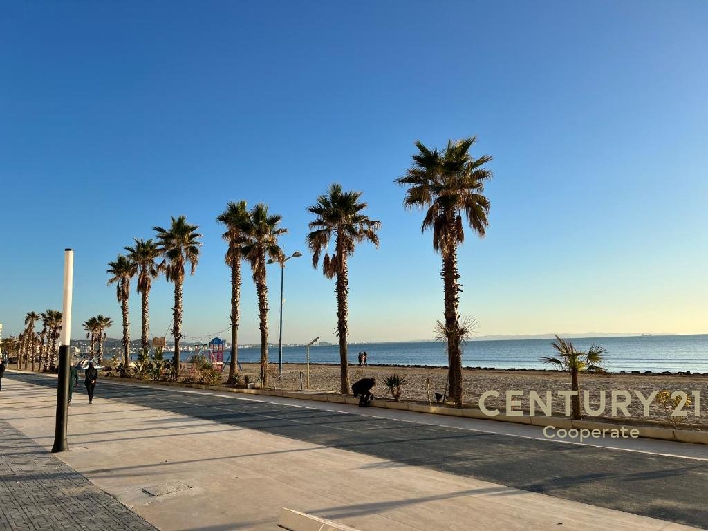 COMMERCIAL AMBIENT SPACE SUITABLE FOR OFFICES - IN DURRËS