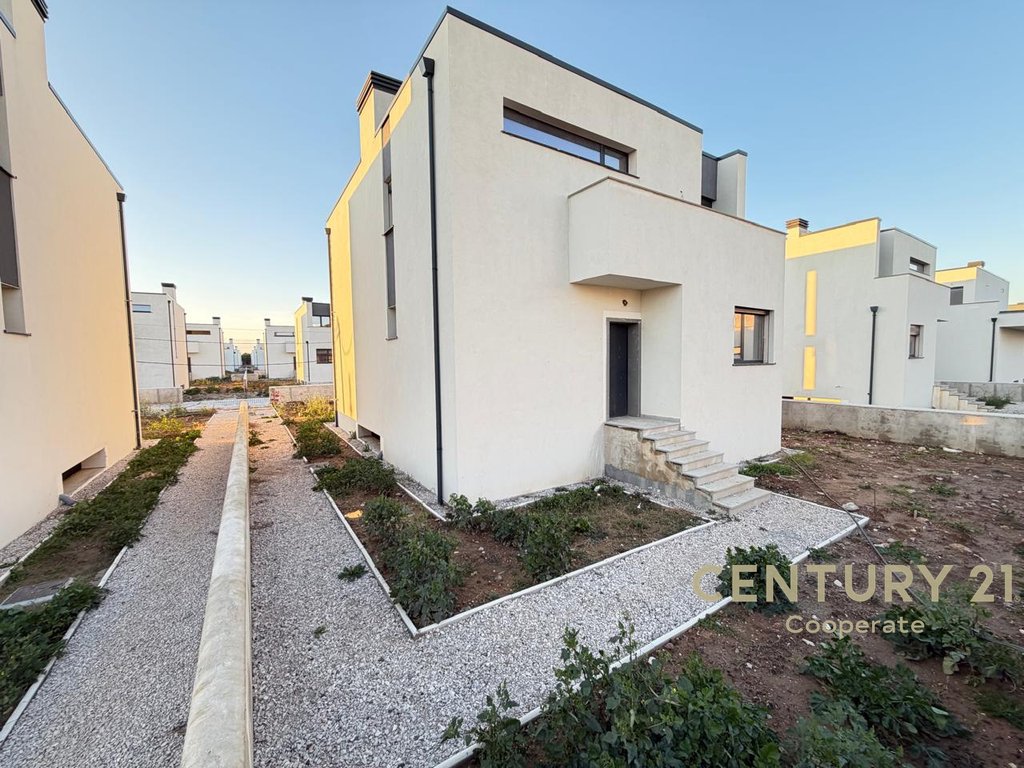 PREMIUM VILLA IN TURQUOISE MARINA LALËZI BAY.