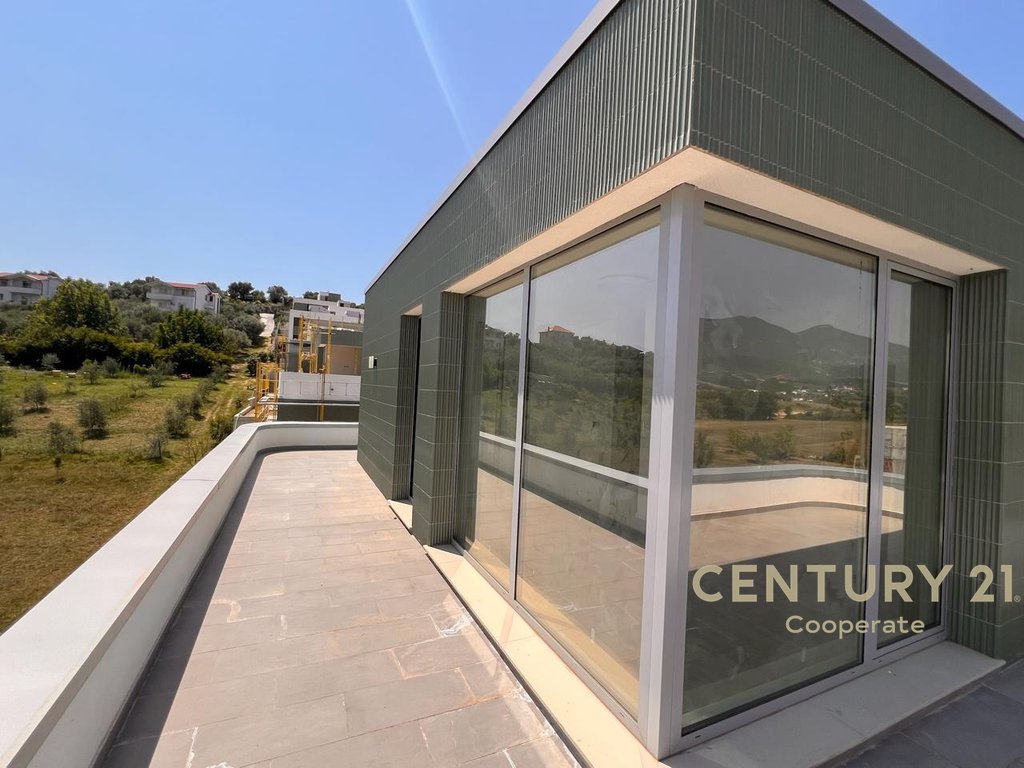 I RENT A VILLA IN FARKË NEAR THE LAKE