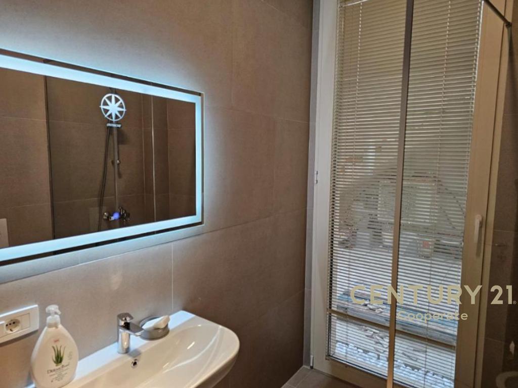 SEASONAL RENTAL AVAILABLE - VILLA IN GREEN COAST