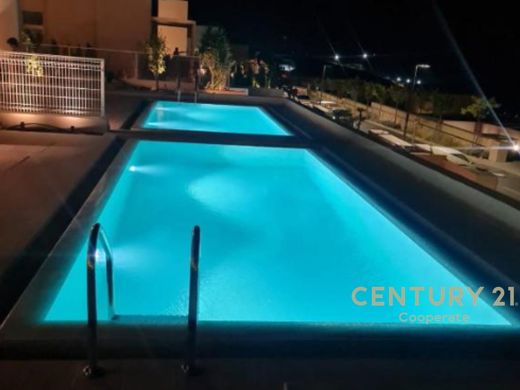 SEASONAL RENTAL AVAILABLE - VILLA IN GREEN COAST