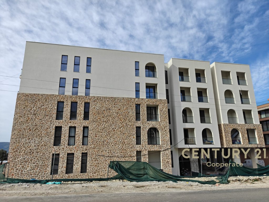 SHESIM APARTMENT 2+1+2, FIRST LINE, RADHIME SEAFRONT