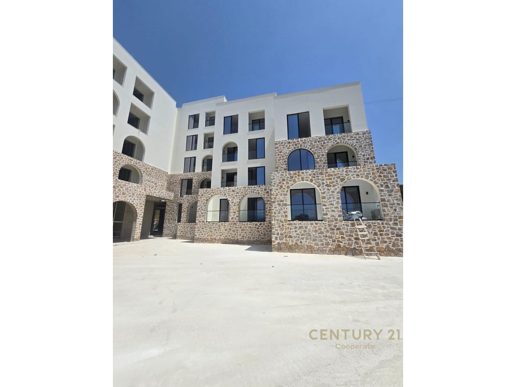 SHESIM APARTMENT 2+1+2, FIRST LINE, RADHIME SEAFRONT