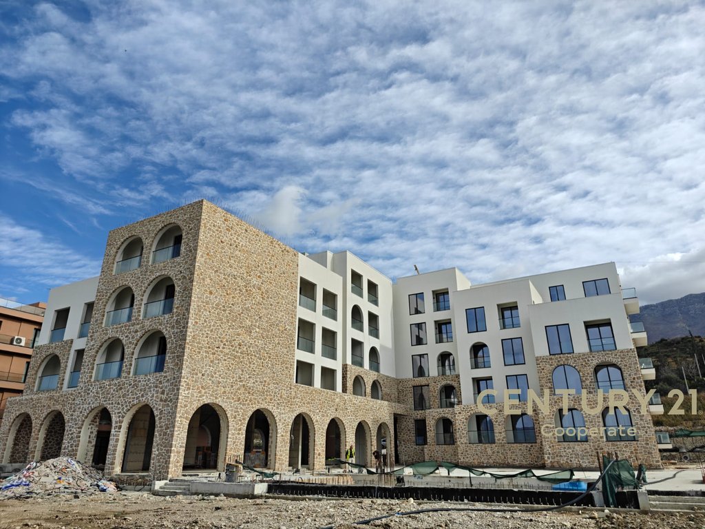 SHESIM APARTMENT 2+1+2, FIRST LINE, RADHIME SEAFRONT