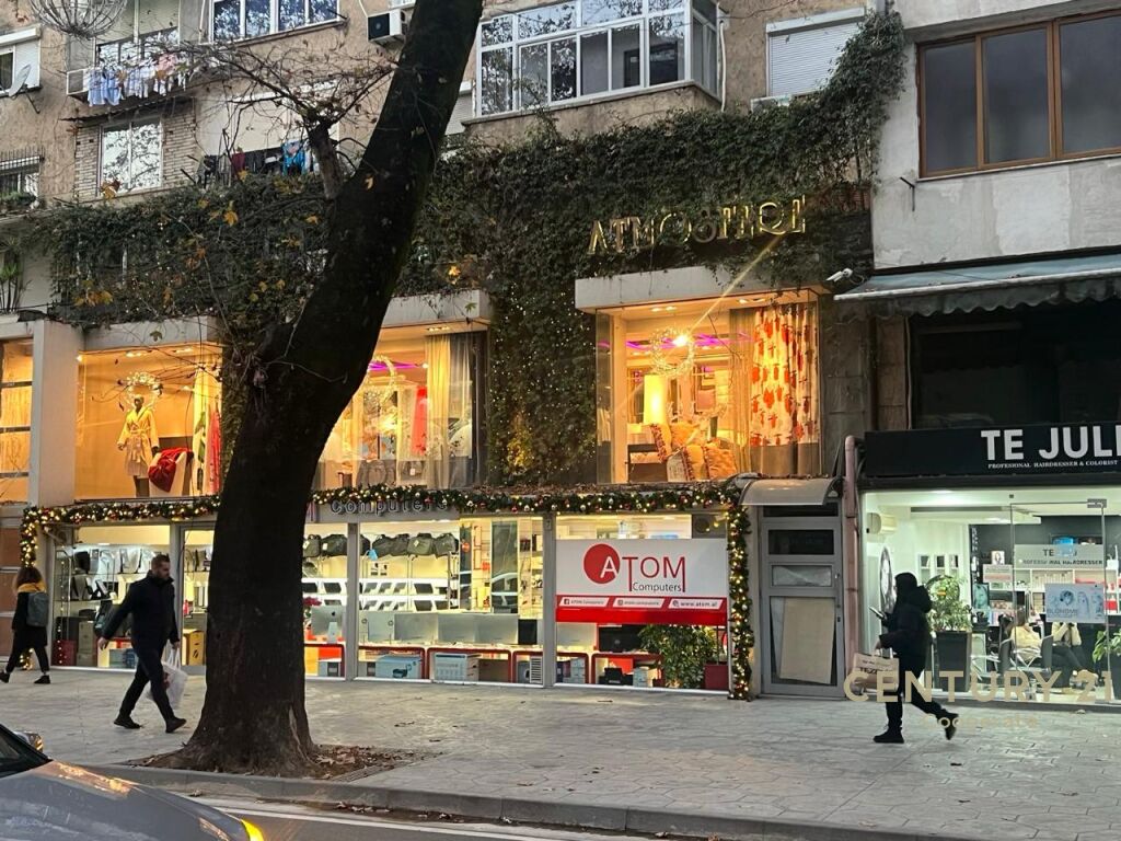 COMMERCIAL ENVIRONMENT FOR SALE ON RR. MYSLYM SHYRI.