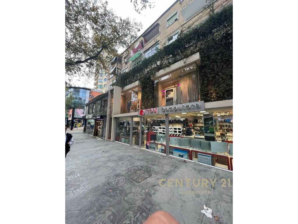 COMMERCIAL ENVIRONMENT FOR SALE ON RR. MYSLYM SHYRI.