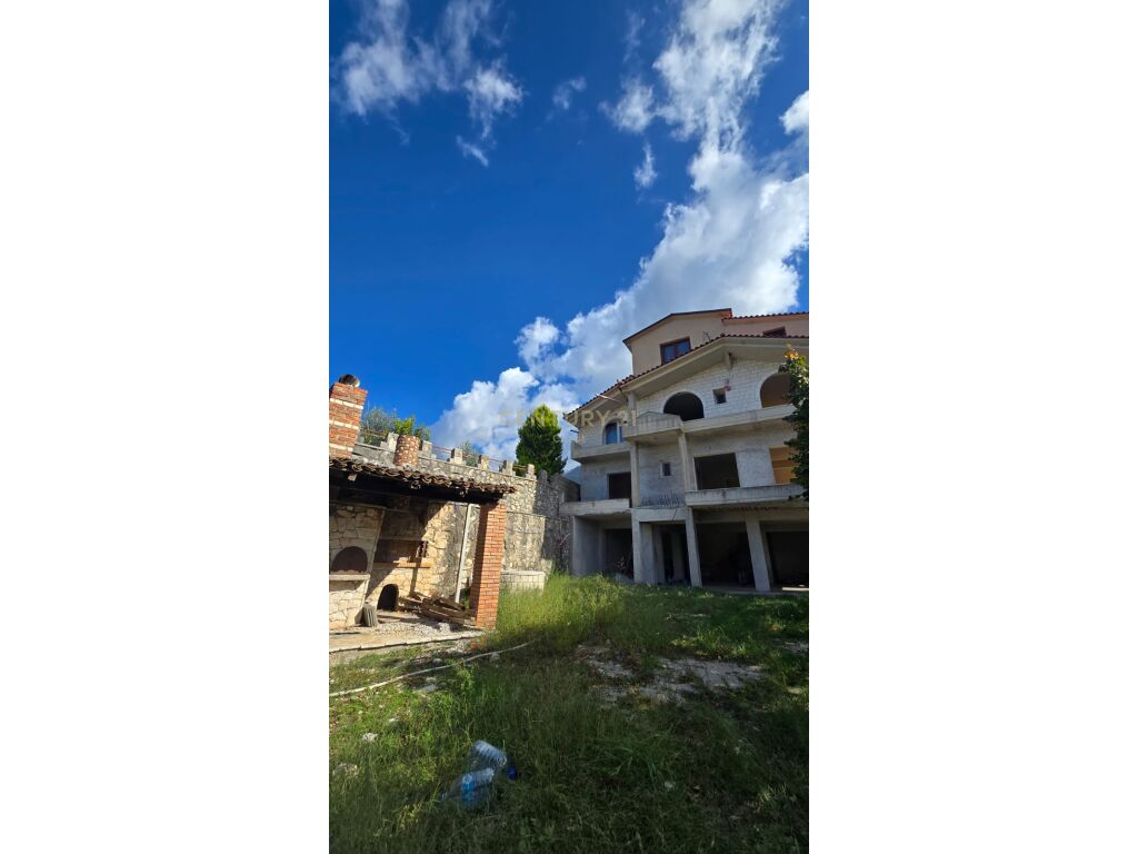 BARGAIN!!! VILLA FOR SALE IN TRAGJAS, VLORE!!
