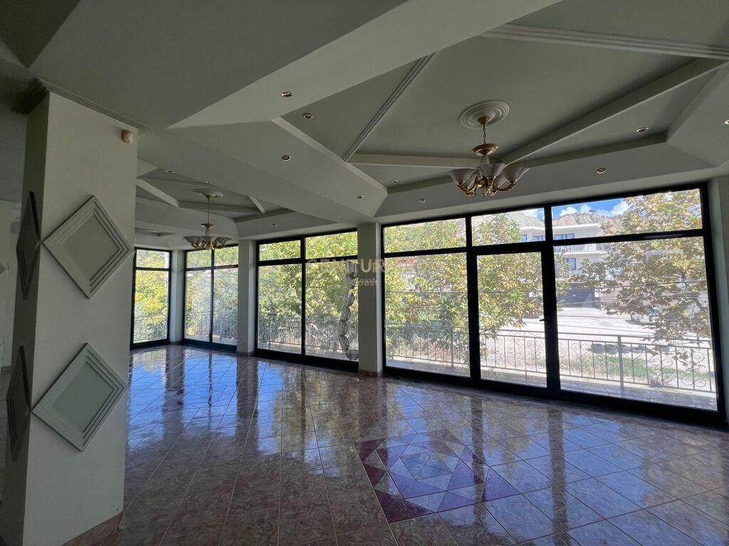 BUSINESS UNIT OPPOSITE THE FORMER TILES FACTORY IN VLORE